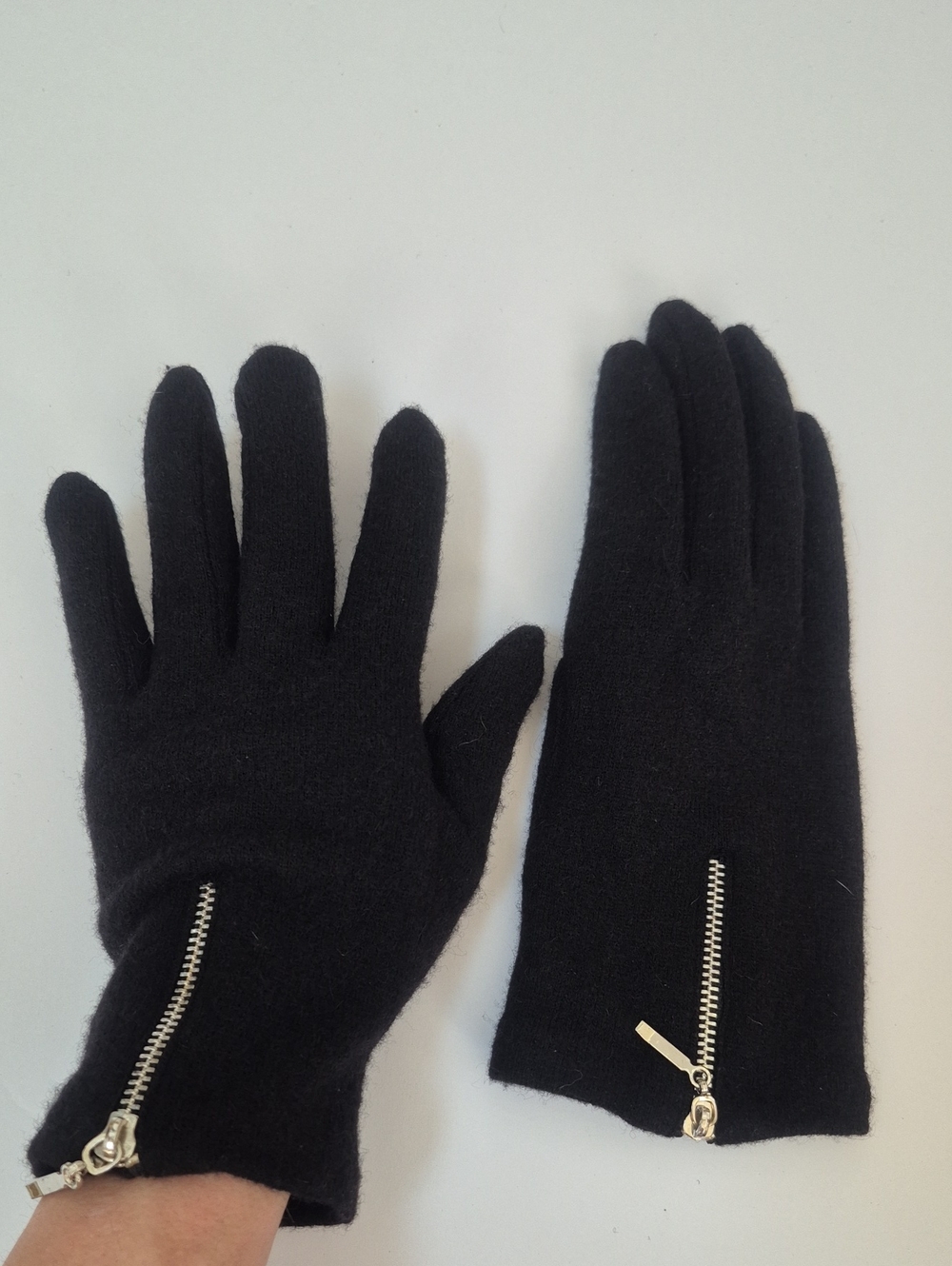 Black Zip Up Wool Gloves OS